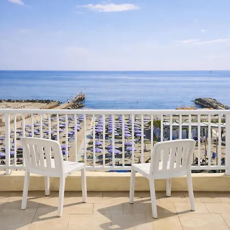 Hotel Ambasciatori Beach Front Breakfast e Brunch XXL fino alle 12 30-3
